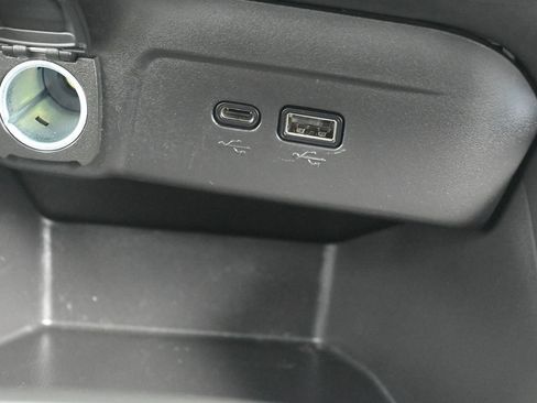 Used 2025 Chevrolet Trax RS w/ Sunroof Package FWD image 29