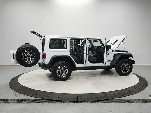 Used 2025 Jeep Wrangler Unlimited Rubicon AWD/4WD image 16