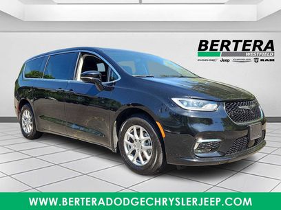 Used 2024 Chrysler Pacifica Touring-L