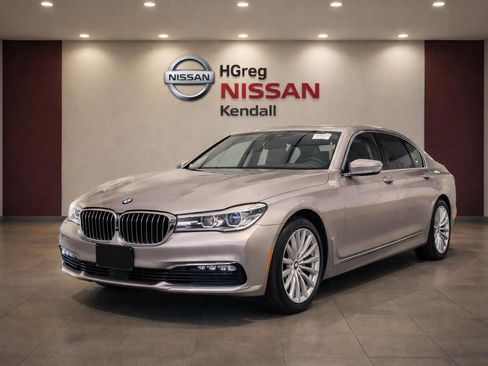 Used 2016 BMW 740i image 5