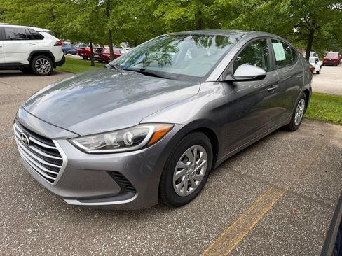 Used 2017 Hyundai Elantra SE w/ Cargo Package FWD image 1