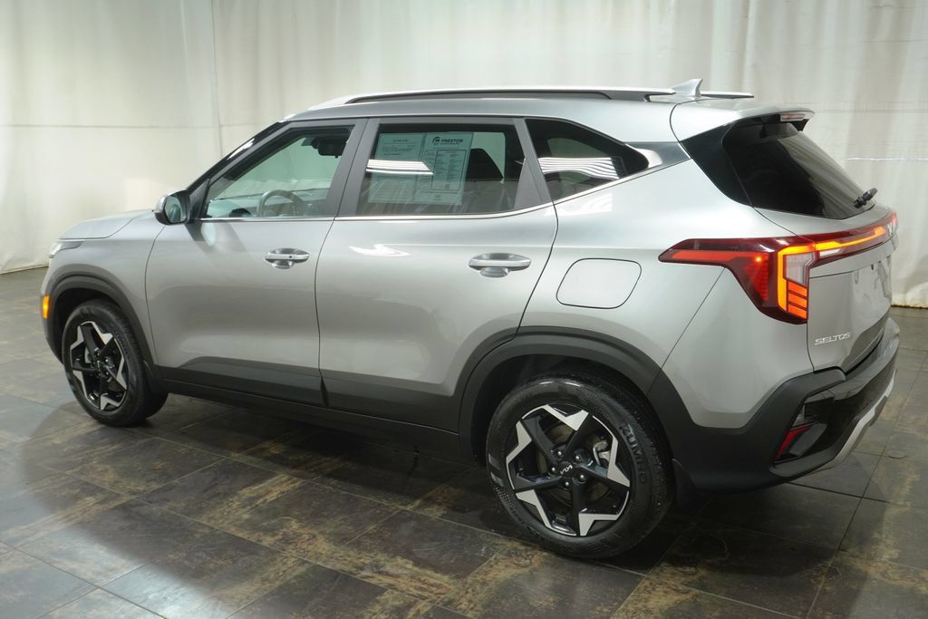 Used 2024 Kia Seltos EX AWD/4WD image 7