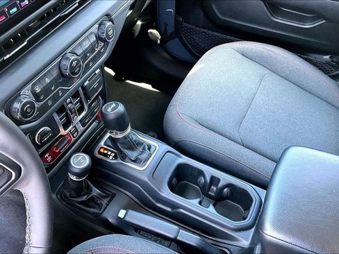 Certified 2025 Jeep Wrangler Unlimited Rubicon w/ Convenience Group AWD/4WD image 11