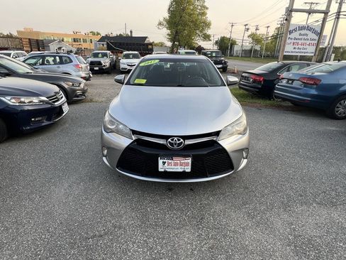 Used 2017 Toyota Camry SE image 4