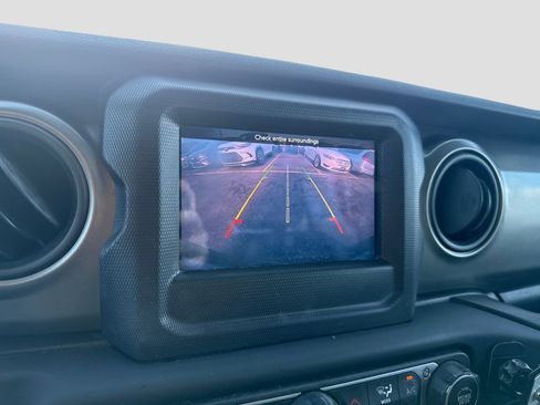 Used 2018 Jeep Wrangler Unlimited Sport S AWD/4WD image 17