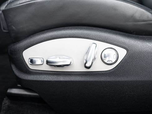 Certified 2023 Porsche Macan AWD/4WD image 17
