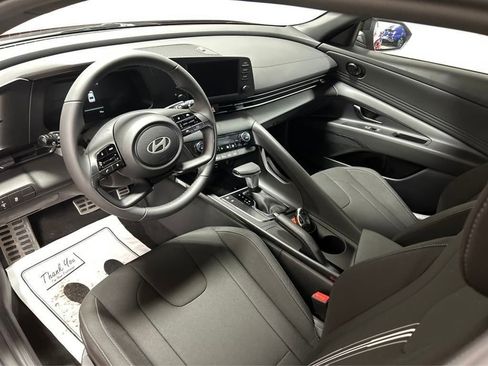 Certified 2025 Hyundai Elantra Sport FWD image 29