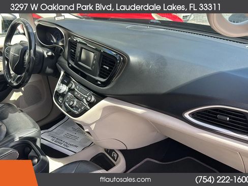 Used 2017 Chrysler Pacifica Touring-L image 33