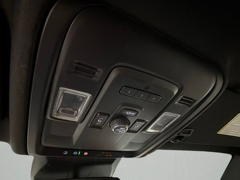 Used 2022 Cadillac Escalade Luxury image 25