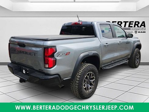 Used 2025 Chevrolet Colorado ZR2 w/ Technology Package AWD/4WD image 6
