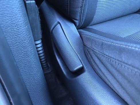 Used 2017 Hyundai Elantra GT image 24