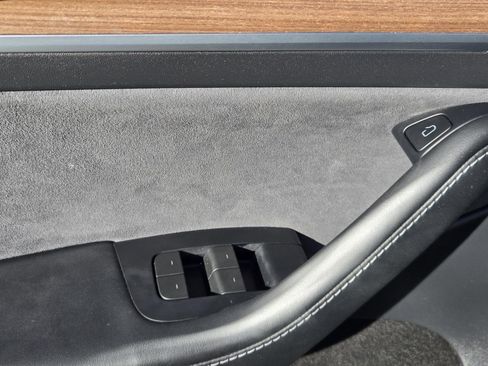 Used 2024 Tesla Model Y 2WD image 19