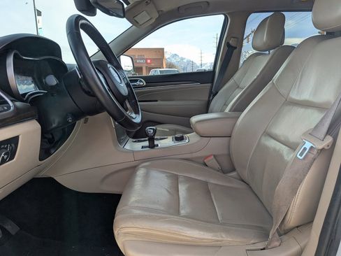 Used 2014 Jeep Grand Cherokee Limited w/ Luxury Group II image 27