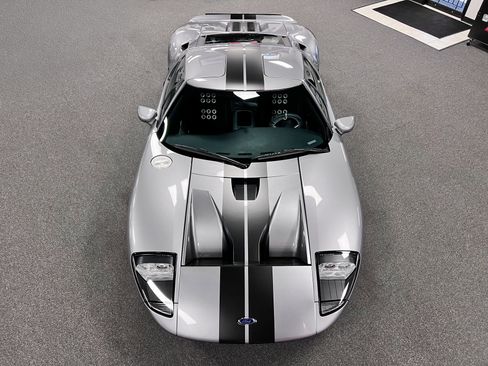 Used 2006 Ford GT RWD image 7