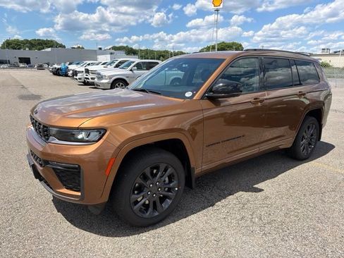 New 2026 Jeep Grand Cherokee L Limited AWD/4WD image 6