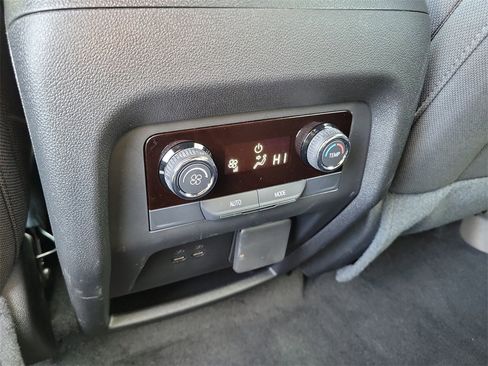 Used 2025 Chevrolet Traverse LT w/ Enhanced Driving Package image 22