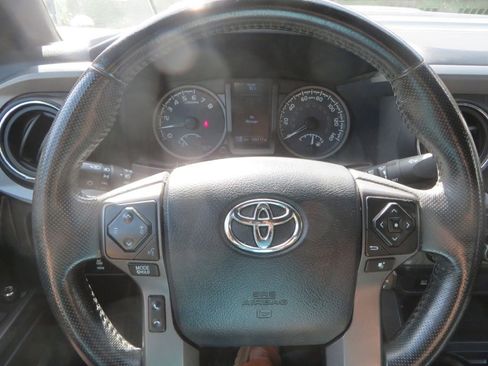 Used 2016 Toyota Tacoma TRD Sport w/ Towing Package image 14