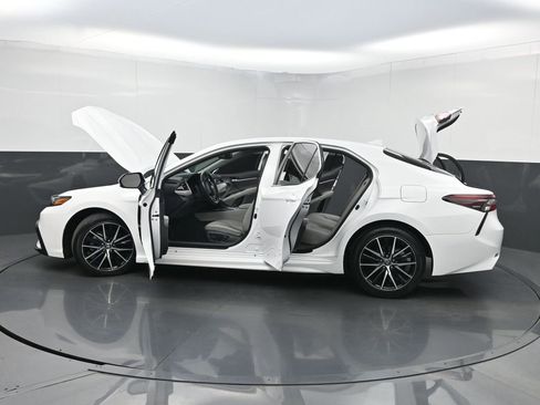 Used 2023 Toyota Camry SE w/ Convenience Package FWD image 36