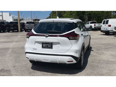 Used 2022 Nissan Kicks S FWD image 8