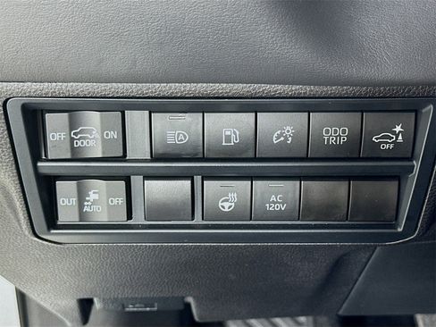 Used 2024 Toyota Sequoia Platinum image 10