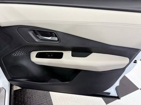 Used 2023 Nissan Ariya AWD image 20