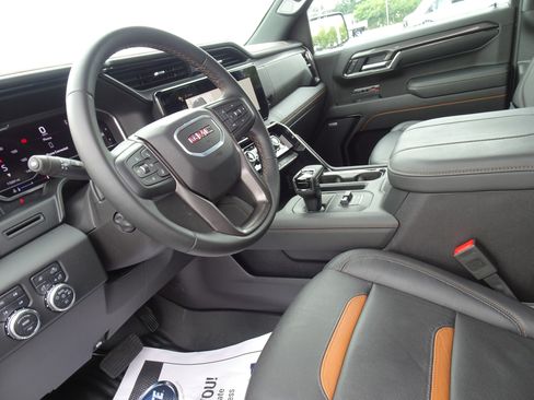 Used 2024 GMC Sierra 1500 AT4 image 11