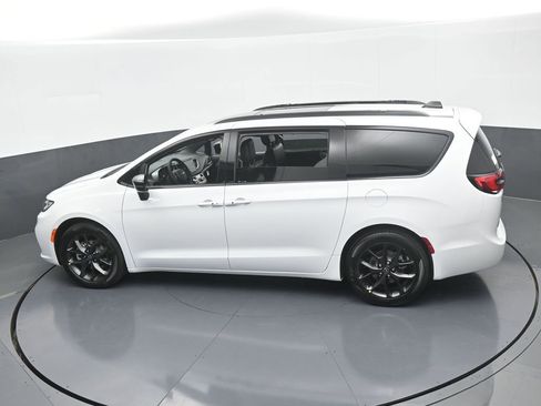New 2026 Chrysler Pacifica Limited w/ S Appearance Package image 43