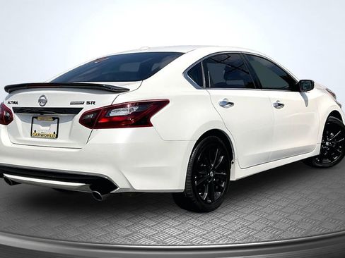 Used 2018 Nissan Altima 2.5 SR w/ SR Midnight Edition FWD image 13