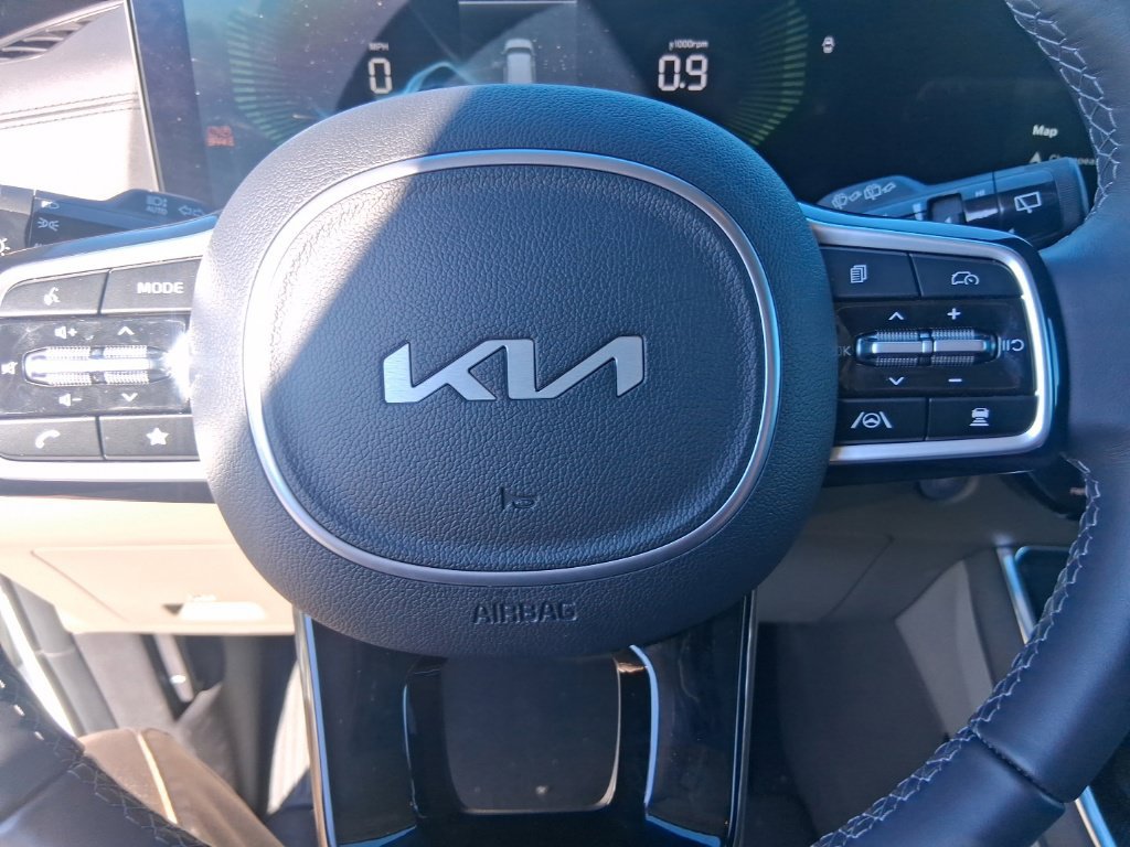Certified 2026 Kia Carnival EX FWD image 12