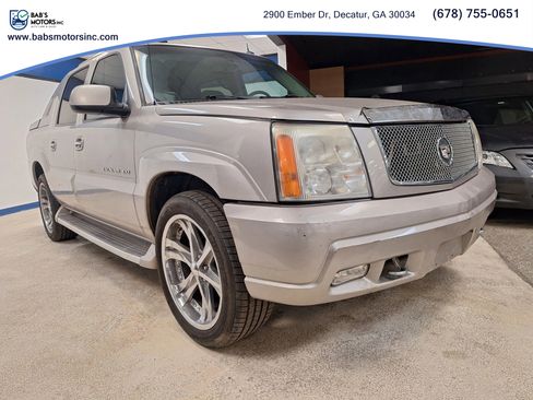 Used 2005 Cadillac Escalade EXT image 1