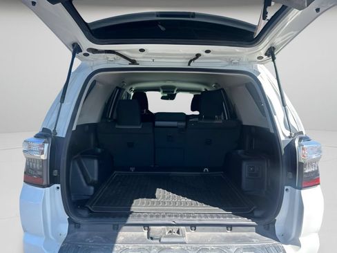Used 2020 Toyota 4Runner SR5 AWD/4WD image 9