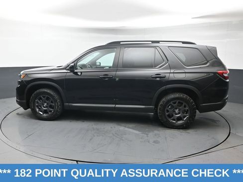 Used 2023 Honda Pilot TrailSport image 4