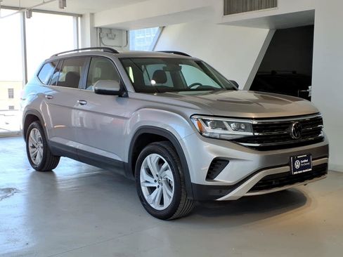 Used 2023 Volkswagen Atlas SE w/ Panoramic Sunroof Package AWD/4WD image 3