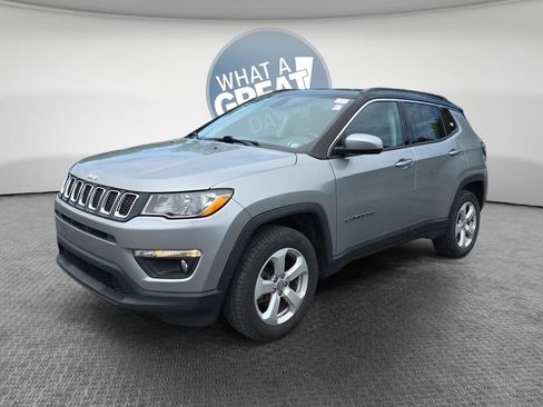 Used 2020 Jeep Compass Latitude w/ Cold Weather Group AWD/4WD image 8