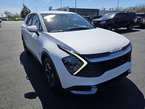Used 2025 Kia Sportage LX FWD image 1
