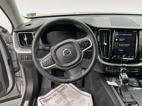 Used 2019 Volvo XC60 T6 Momentum w/ Premium Package image 12
