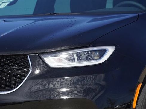 New 2026 Chrysler Pacifica Select FWD image 4