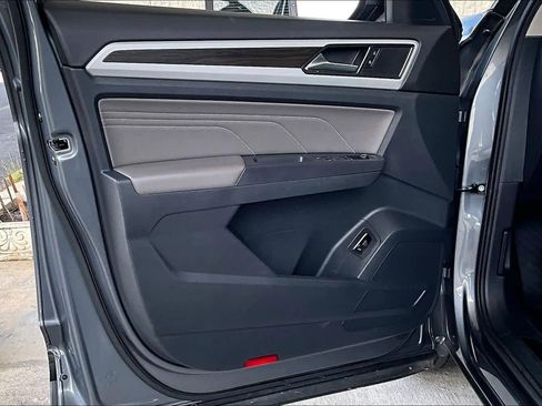 Used 2021 Volkswagen Atlas SE FWD image 21