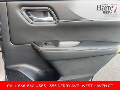 Certified 2025 Nissan Rogue SL image 32