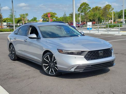 Used 2025 Honda Accord Touring image 2
