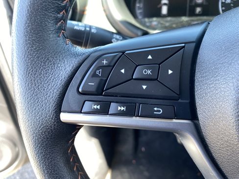 Used 2023 Nissan Kicks SR w/ SR Premium Package FWD image 27