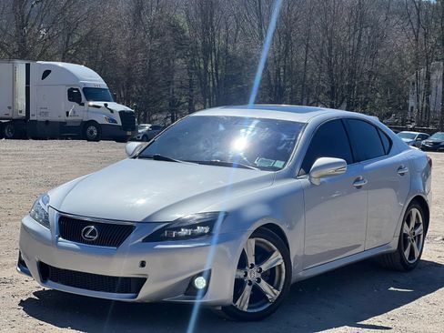 Used 2011 Lexus IS 250 w/ Premium Pkg Value Edition RWD image 2