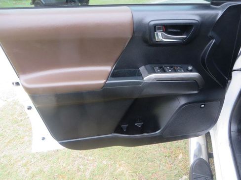Used 2018 Toyota Tacoma Limited AWD/4WD image 12