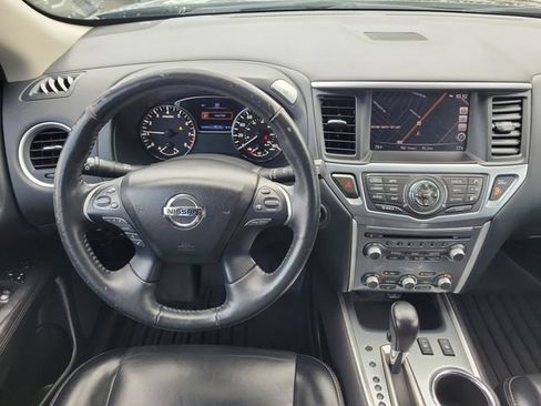 Used 2020 Nissan Pathfinder SL image 17
