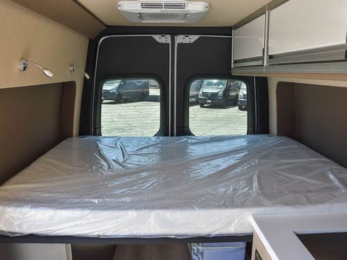 Used 2021 Mercedes-Benz Sprinter 2500 image 19