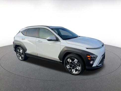Used 2025 Hyundai Kona SEL image 2