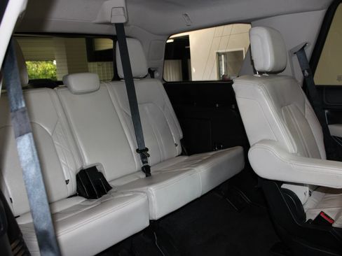 Used 2018 Ford Expedition Platinum RWD image 46