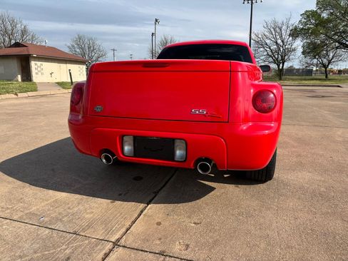 Used 2003 Chevrolet SSR w/ Preferred Equipment Group RWD image 24