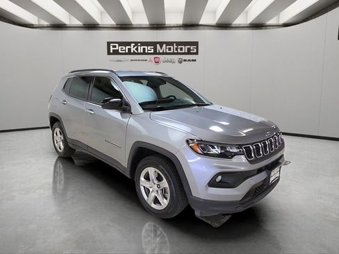 Used 2024 Jeep Compass Latitude image 8