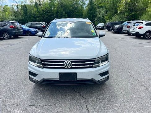 Used 2018 Volkswagen Tiguan SE w/ 18" Alloy Wheels Package AWD/4WD image 2